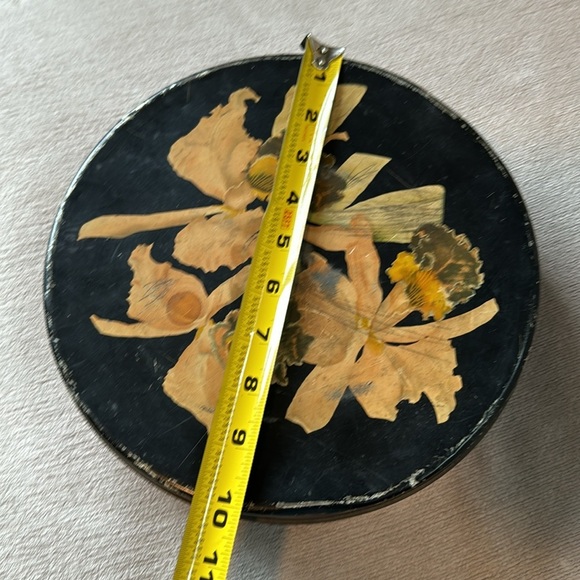 Vintage Canco Candy Tin Helen Harrison 1930’s - Picture 6 of 6